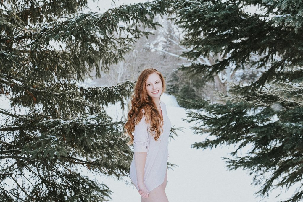 Beautiful outdoor winter boudoir session 